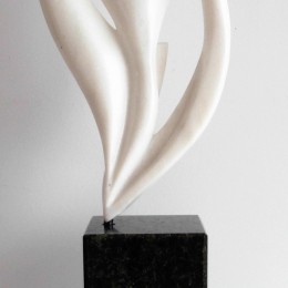 GERME DE VIESculpture en marbre et granitH: 54 cm. B: 10 cm. X 10 cm.