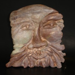 Titre: Dieu Grec ( Il a deux visages voir le photo suivante)Matière: pierre pyraphylliteDimension: H 22cm x L 31cm x P 8cm